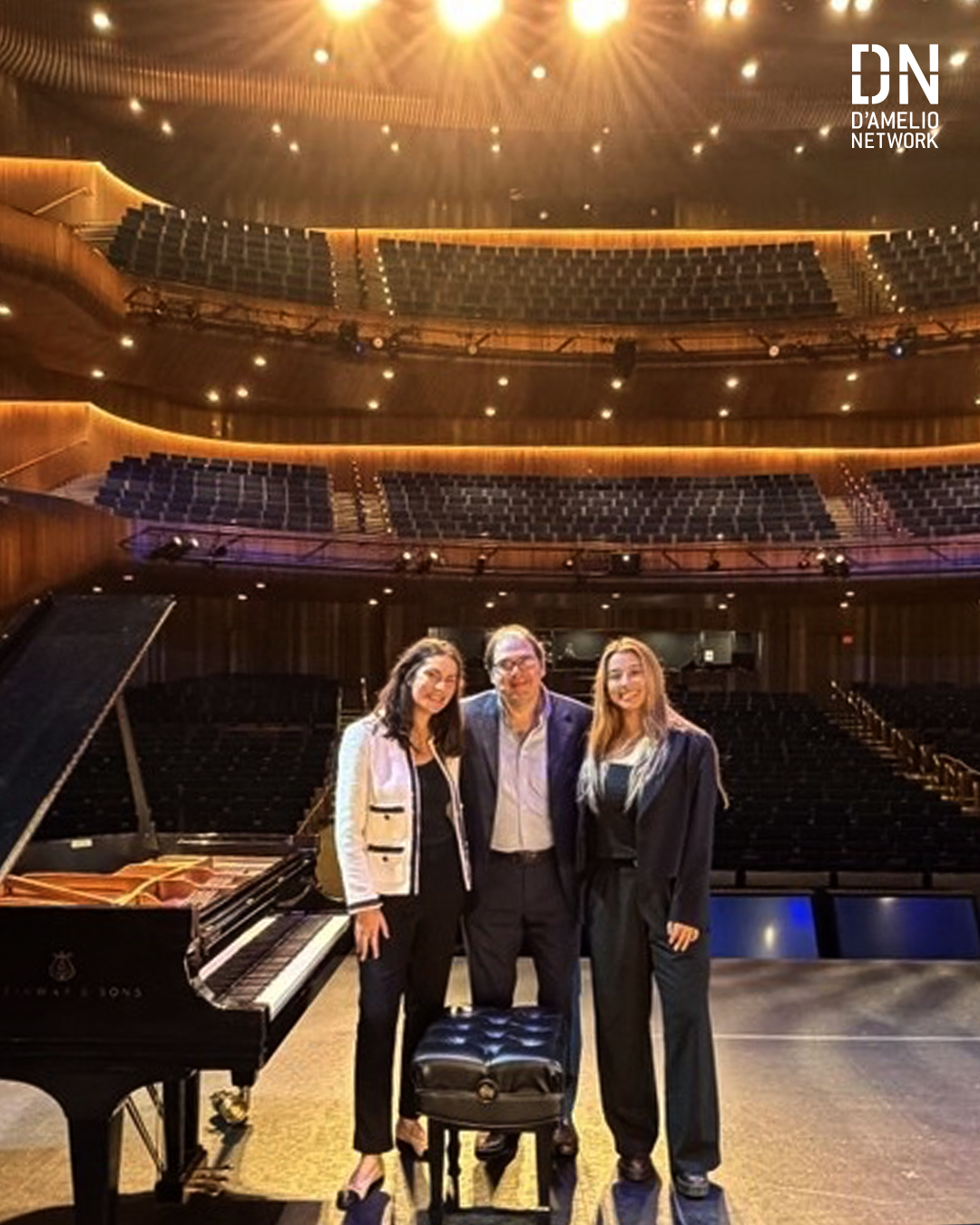 A MAGNIFICENT SETTING for Felipe Gomez to deliver his inspiring keynote, "The Virtuoso Code," yesterday in Virginia. A HUGE thank you to Emma Magness and Yaneli O'Donnell of @leadingauthorities for bringing Felipe to the Northern Virginia Association of Realtors.